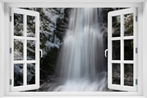 Fototapeta Naklejka Na Ścianę Okno 3D -  Woodland Snow waterfall Landscape