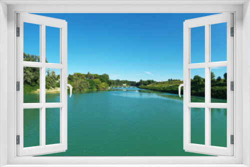 Fototapeta Naklejka Na Ścianę Okno 3D - Piave - Ansa panoramica sul fiume degli argini con alberi e vegetazione in Veneto