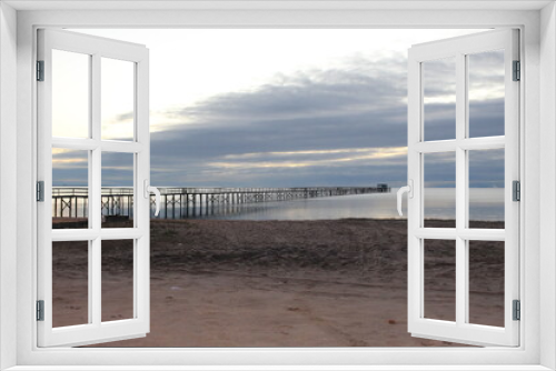 Fototapeta Naklejka Na Ścianę Okno 3D - beach and pier