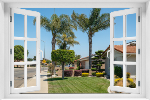 Fototapeta Naklejka Na Ścianę Okno 3D - Street view and beautiful houses with nicely landscaped front the yard in small town in California.