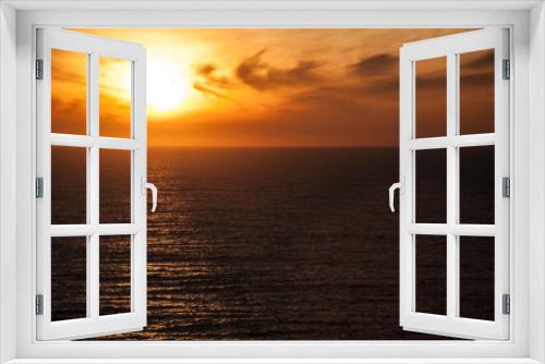 Fototapeta Naklejka Na Ścianę Okno 3D - Sunrise over the sea