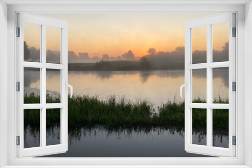 Fototapeta Naklejka Na Ścianę Okno 3D - early foggy sunrise on golf course pond leaves changing color