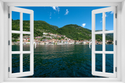 Fototapeta Naklejka Na Ścianę Okno 3D - Colonno paesino del lago di Como