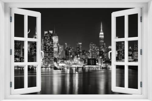 Fototapeta Naklejka Na Ścianę Okno 3D - New York City skyline at 42nd street - b&w