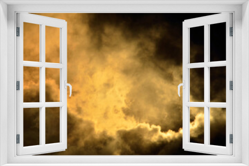 Fototapeta Naklejka Na Ścianę Okno 3D - Dramatic scene of the cloud before sunset