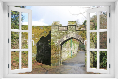 Fototapeta Naklejka Na Ścianę Okno 3D - Gate in Tavistock walls, Devon