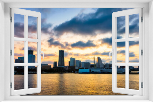 Fototapeta Naklejka Na Ścianę Okno 3D - 横浜 大桟橋ふ頭から見るみなとみらいの夕景