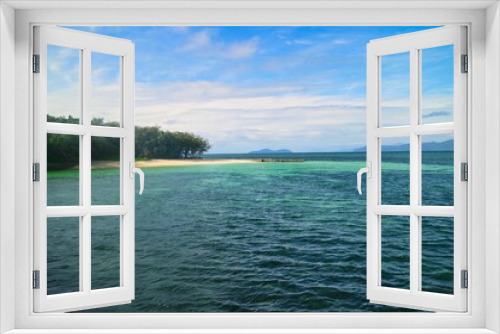 Fototapeta Naklejka Na Ścianę Okno 3D - Green Island in QLD Australia