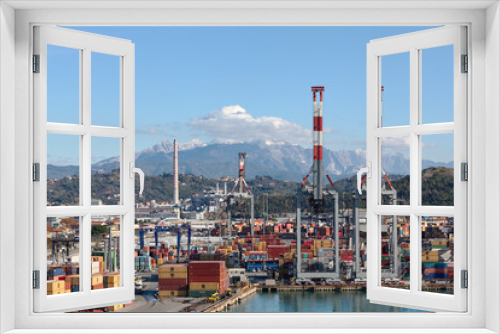 Fototapeta Naklejka Na Ścianę Okno 3D - commercial sea port of La Spezia. Aerial view