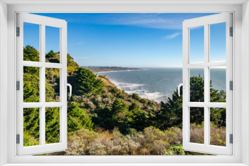 Fototapeta Naklejka Na Ścianę Okno 3D - Scenic view of the ocean and cliff, California