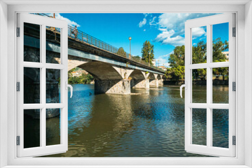 Fototapeta Naklejka Na Ścianę Okno 3D - Vecchio ponte in pietra sul fiume.