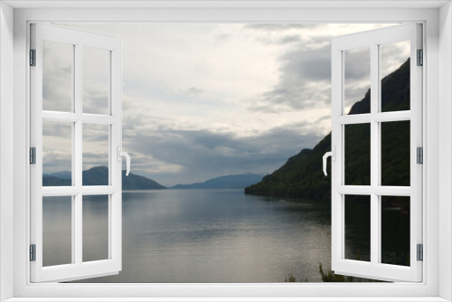 Fototapeta Naklejka Na Ścianę Okno 3D - Zachmurzone niebo nad jeziorem