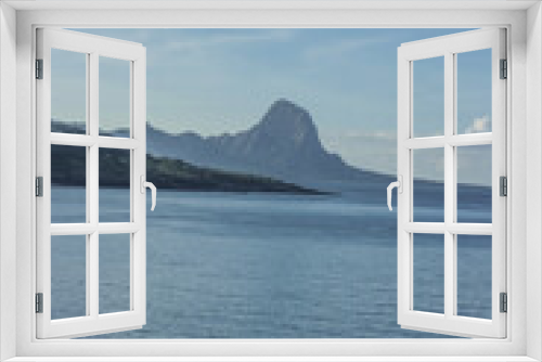 Fototapeta Naklejka Na Ścianę Okno 3D - view of the sea and mountains
