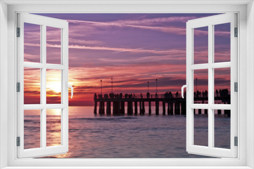Fototapeta Naklejka Na Ścianę Okno 3D - Pier at sunset