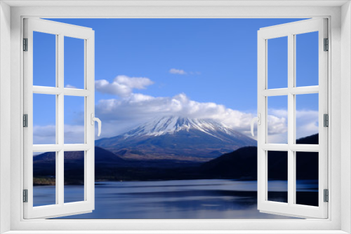 Fototapeta Naklejka Na Ścianę Okno 3D - 本栖湖からの富士山