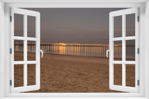 Fototapeta Naklejka Na Ścianę Okno 3D - Sopot, molo, latarnie, wieczór, noc, plaża, morze, morski, woda, wybrzeże, piach, krajobraz, dzisiejszy wieczór, podróż, spacer, spacerować, wakacje 