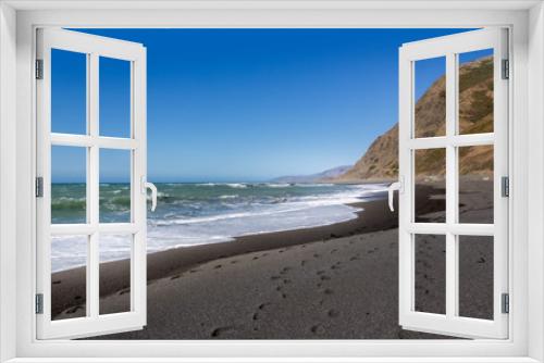 Fototapeta Naklejka Na Ścianę Okno 3D - The Black sand beach on the west coast, California USA