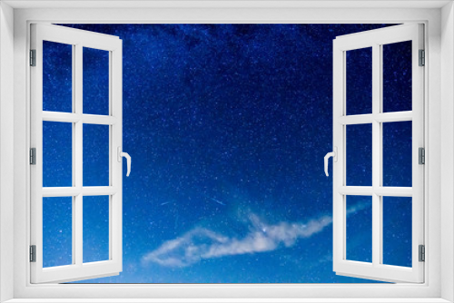 Fototapeta Naklejka Na Ścianę Okno 3D - Galaktyka Andromedy i rój Perseidów. Coroczne meteoryty na półkuli północnej. Nocne niebo pełne gwiazd. Widoczne meteoryty wpadające w atmosferę ziemską