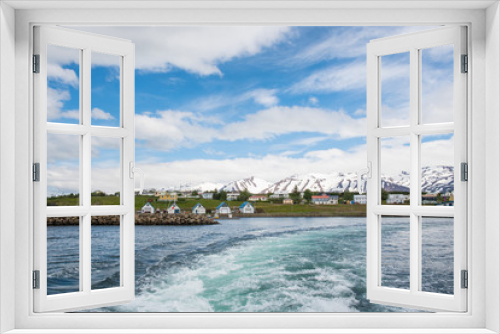 Fototapeta Naklejka Na Ścianę Okno 3D - The village on island of Hrisey in Iceland