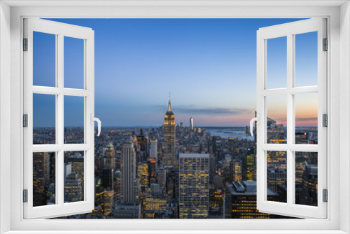 Fototapeta Naklejka Na Ścianę Okno 3D - New York skyline at sunset with city lights
