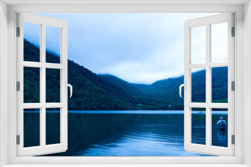 Fototapeta Naklejka Na Ścianę Okno 3D - 湖と山の風景