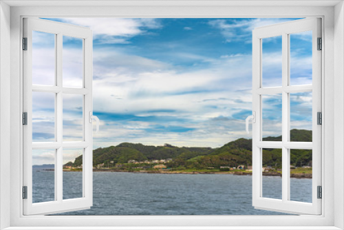 Fototapeta Naklejka Na Ścianę Okno 3D - Coast of the Bōsō Peninsula from the ferry sailing on the Uraga Channel with the Kanaya town at the foot of the Mount Nokogiri.