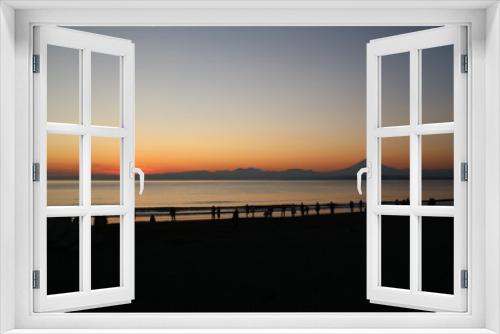 Fototapeta Naklejka Na Ścianę Okno 3D - 江ノ島海岸から見る夕日と富士山