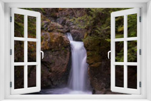 Fototapeta Naklejka Na Ścianę Okno 3D - Eastside Trail Waterfall At Mount Rainier National Park