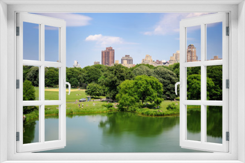 Fototapeta Naklejka Na Ścianę Okno 3D - A pond in New York City Central Park in summer