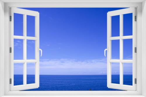 Fototapeta Naklejka Na Ścianę Okno 3D - 真っ青な海と地平線