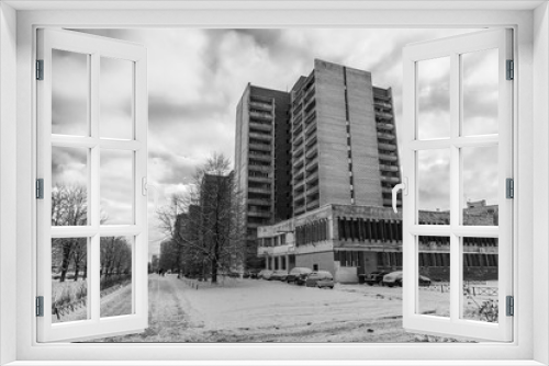 Fototapeta Naklejka Na Ścianę Okno 3D - Winter cityscape with old Soviet brick dormitory