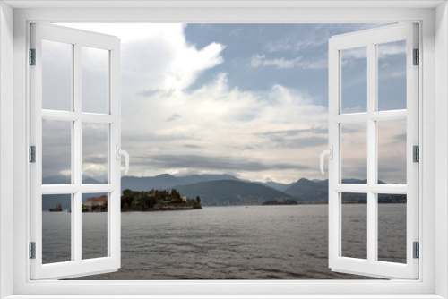 Fototapeta Naklejka Na Ścianę Okno 3D - panoramic view of the orta lake located in Piedmont