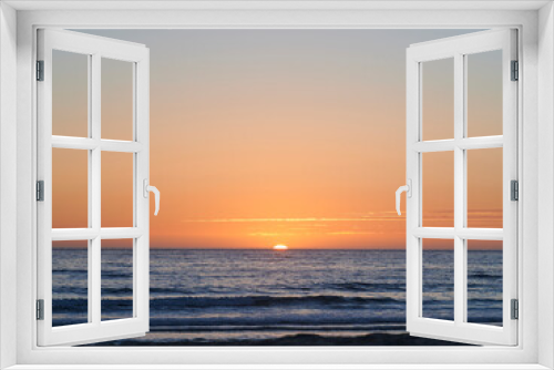 Fototapeta Naklejka Na Ścianę Okno 3D - sun setting on the ocean 