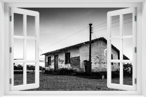 Fototapeta Naklejka Na Ścianę Okno 3D - abandoned house in the countryside