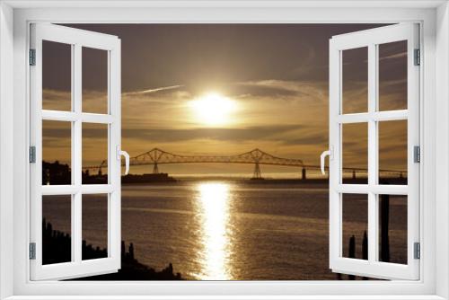 Fototapeta Naklejka Na Ścianę Okno 3D - Evening sun of the Astoria-Megler bridge over the Columbia river