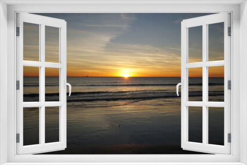 Fototapeta Naklejka Na Ścianę Okno 3D - Sunset over the ocean at Cable Beach near Broome, Western Australia.
