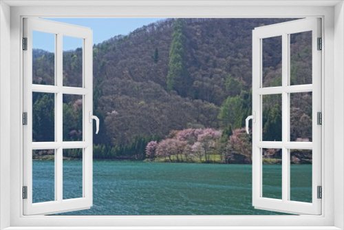 Fototapeta Naklejka Na Ścianę Okno 3D - Sakura in the mountain with the lake in Japan