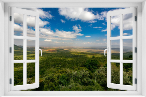 Fototapeta Naklejka Na Ścianę Okno 3D - ケニアのマサイマラ国立保護区に行く途中で見た地球の裂け目、大地溝帯（グレートリフトバレー）と青空