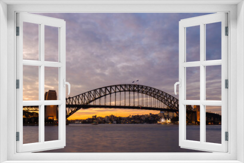 Fototapeta Naklejka Na Ścianę Okno 3D - Cloudy dusk view over Sydney Harbour Bridge.
