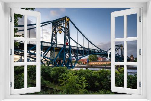 Fototapeta Naklejka Na Ścianę Okno 3D - Kaiser-Wilhelm-Brücke in Wilhelmshaven, Dämmerung und Sonnenaufgang