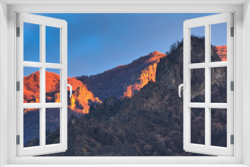 Fototapeta Naklejka Na Ścianę Okno 3D - sunrise on a mountain slope