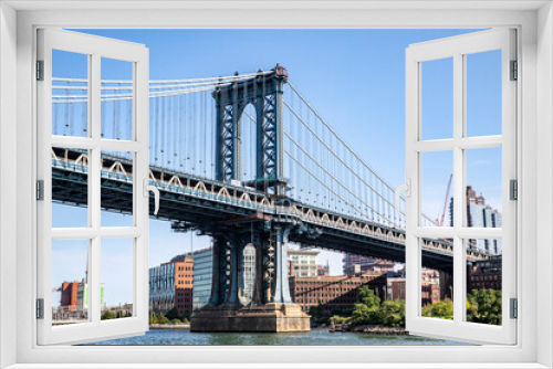 Fototapeta Naklejka Na Ścianę Okno 3D - A view of the Manhattan Bridge from the East River in New York City.