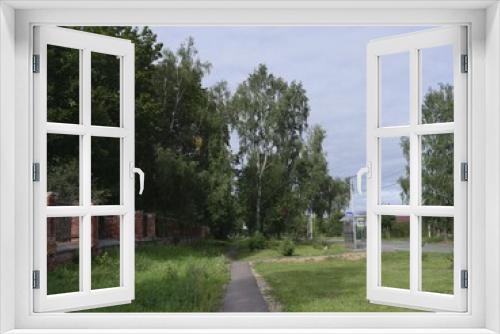 Fototapeta Naklejka Na Ścianę Okno 3D - walkway in green park