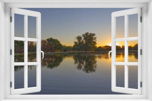 Fototapeta Naklejka Na Ścianę Okno 3D - Sand Creek Park Big Pond Dawn