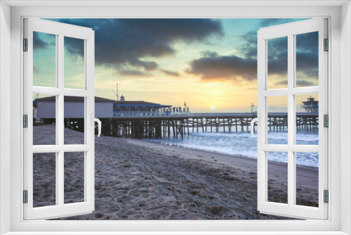Fototapeta Naklejka Na Ścianę Okno 3D - View of the San Clemente Pier during sunrise