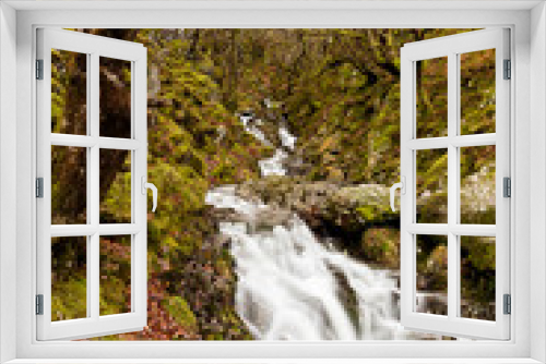 Fototapeta Naklejka Na Ścianę Okno 3D - Waterfall in Wales