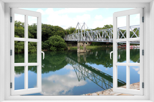 Fototapeta Naklejka Na Ścianę Okno 3D - Bridge connecting Okayama Korakuen Garden and its reflection