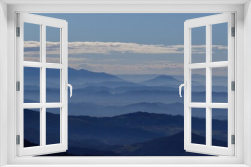 Fototapeta Naklejka Na Ścianę Okno 3D - Nevoeiro nas montanhas