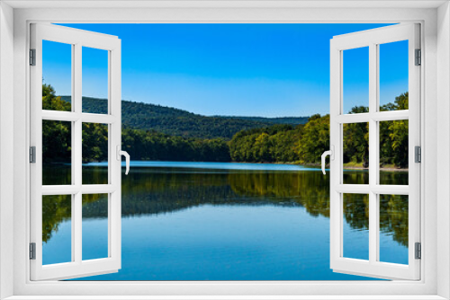 Fototapeta Naklejka Na Ścianę Okno 3D - reflection of trees in lake