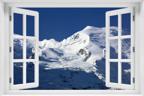 Fototapeta Naklejka Na Ścianę Okno 3D - Mont Blanc Summit seen from Aiguille de Midi. France